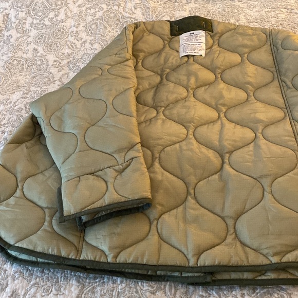 The Frankie Shop Green Bomber Puffer Jacket - Picture 5 of 6